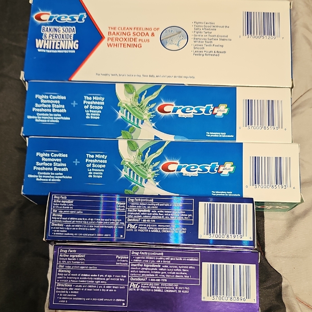 Crest Whitening and Fresh Mint Toothpaste Set - Picture 5 of 5